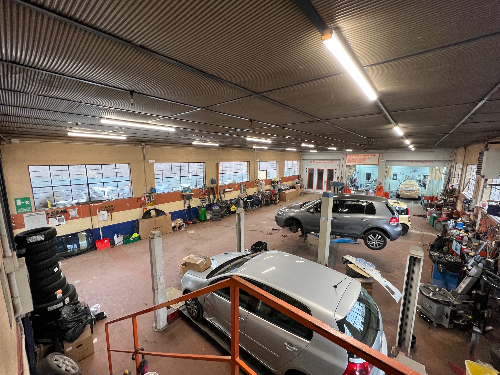 Carrozzeria Bianchini Interno della Carrozzeria Bianchini